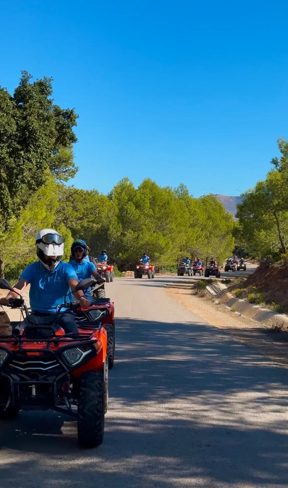 Convoi de quads pendant l'excursion