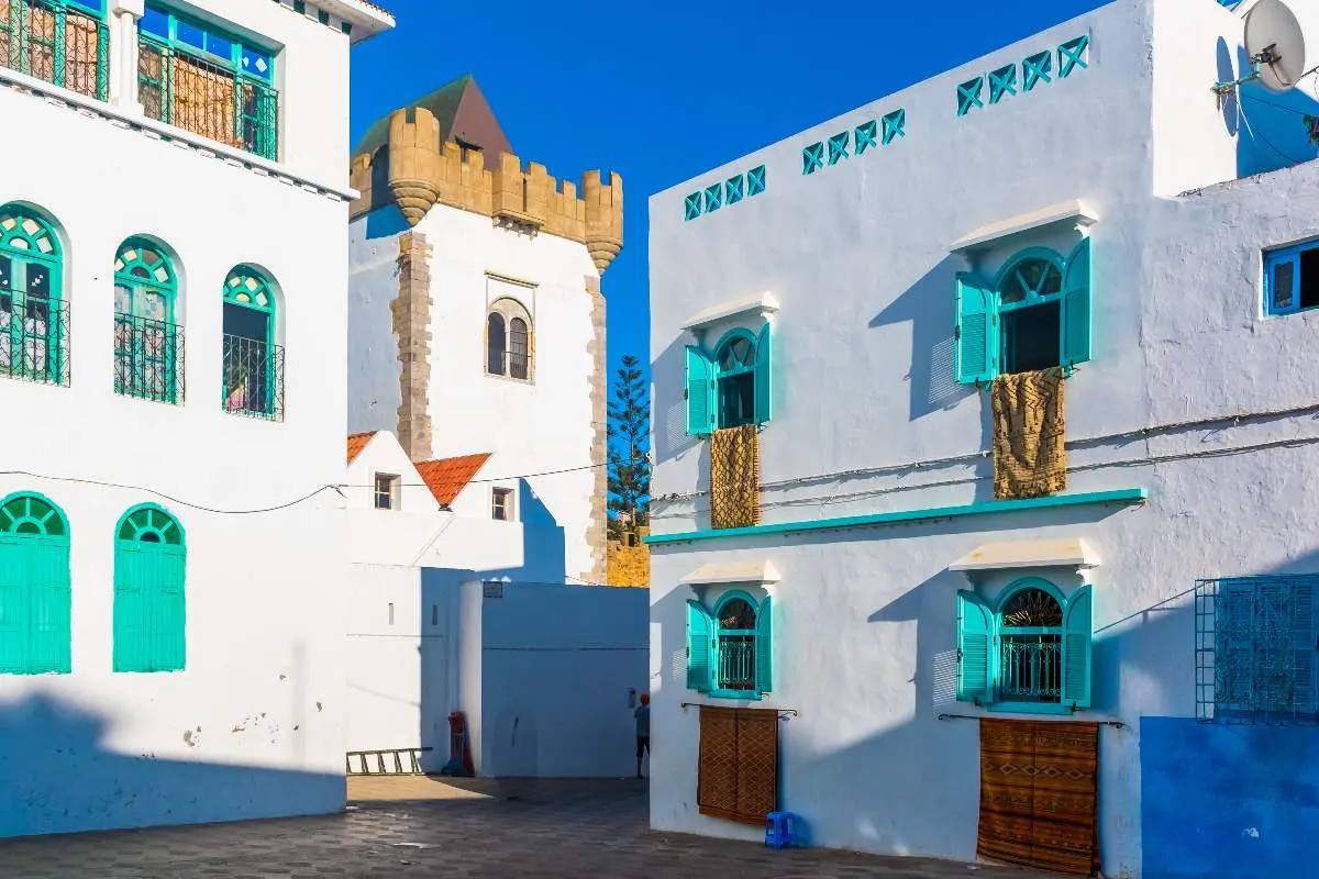 Tour fortifiée d'Asilah face à la mer